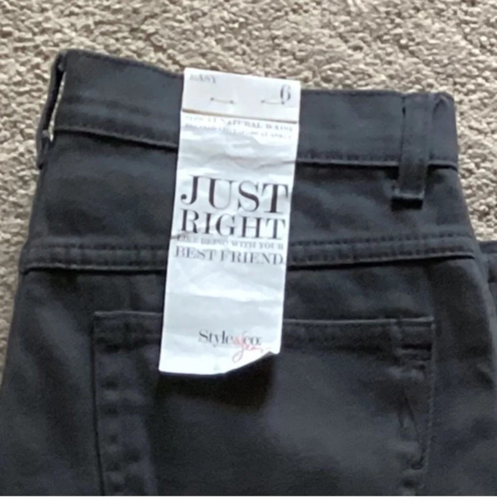 Share STEEL GREY STRETCH STRAIGHT LEG JEANS STYLE & COMPANY Size 6 SHORT